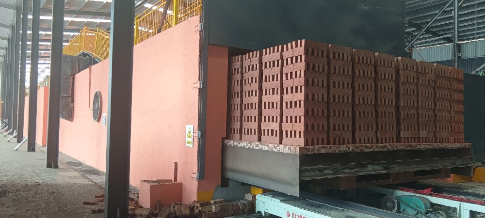 亞新再譜新篇：4.8 米 “一烘一燒” 隧道窯今日成功投產(chǎn)，以細(xì)節(jié)鑄就高效能